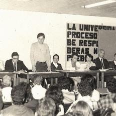 Reunión de consejo académico en el marco de elecciones a decano para la FCE-UNaM, 1986