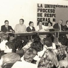 Reunión de consejo académico en el marco de elecciones a decano para la FCE-UNaM, 1986