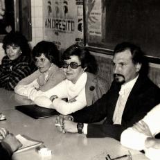 Reunión de consejo académico en el marco de elecciones de decano FCEQyN-UNaM, 1986.