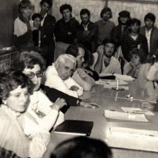 Reunión de consejo académico en el marco de elecciones de decano FCEQyN-UNaM, 1986.