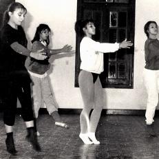 Ensayos de danza contemporánea en las instalaciones del Centro Cultural Areu Crespo, 1988-1990