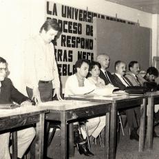 Reunión de consejo académico en el marco de elecciones a decano para la FCE-UNaM, 1986