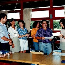 Reunión de personal de la UNaM en oficinas del campus, SGE, 1990 aprox.