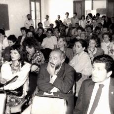 Reunión informativa en el campus de la UNaM con presencia de escritores locales, 1993 aprox.