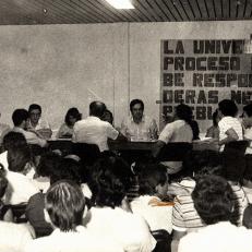 Reunión de consejo académico en el marco de elecciones a decano FCE-UNaM, 1986