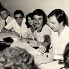 Reunión de consejo académico en el marco de elecciones a decano para la FCE-UNaM, 1986